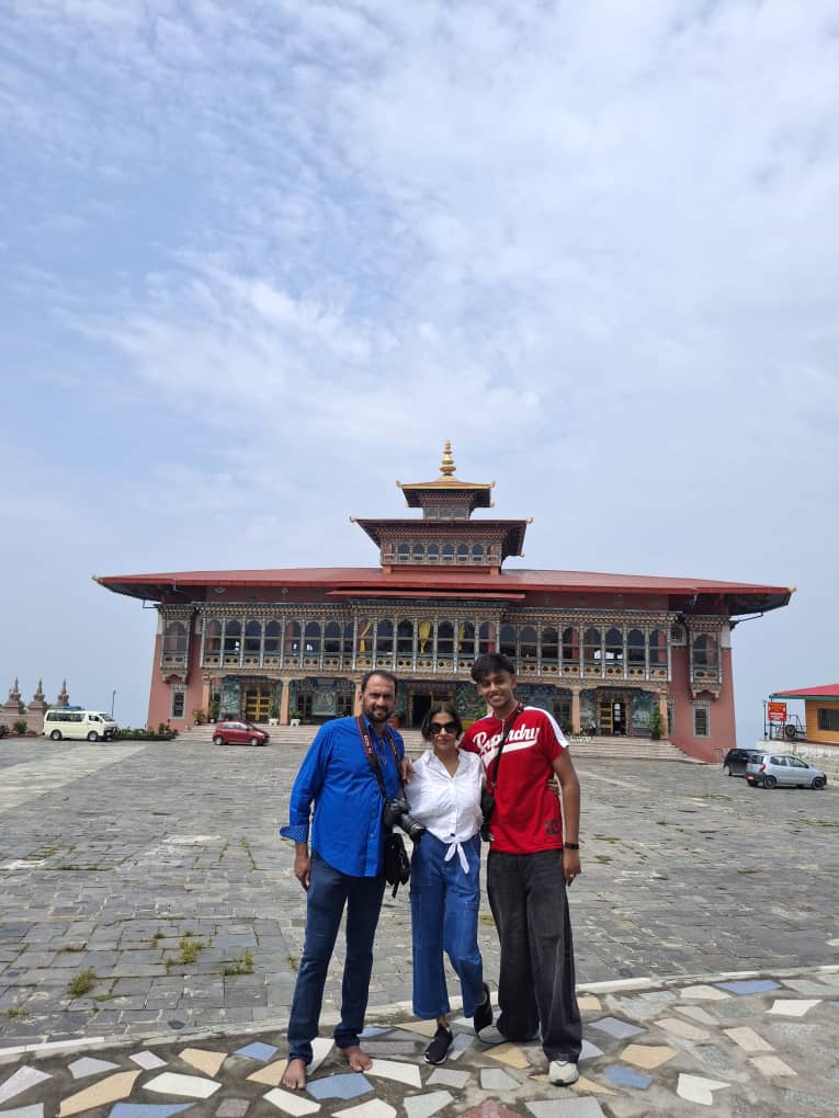 bhutan-tourist-family
